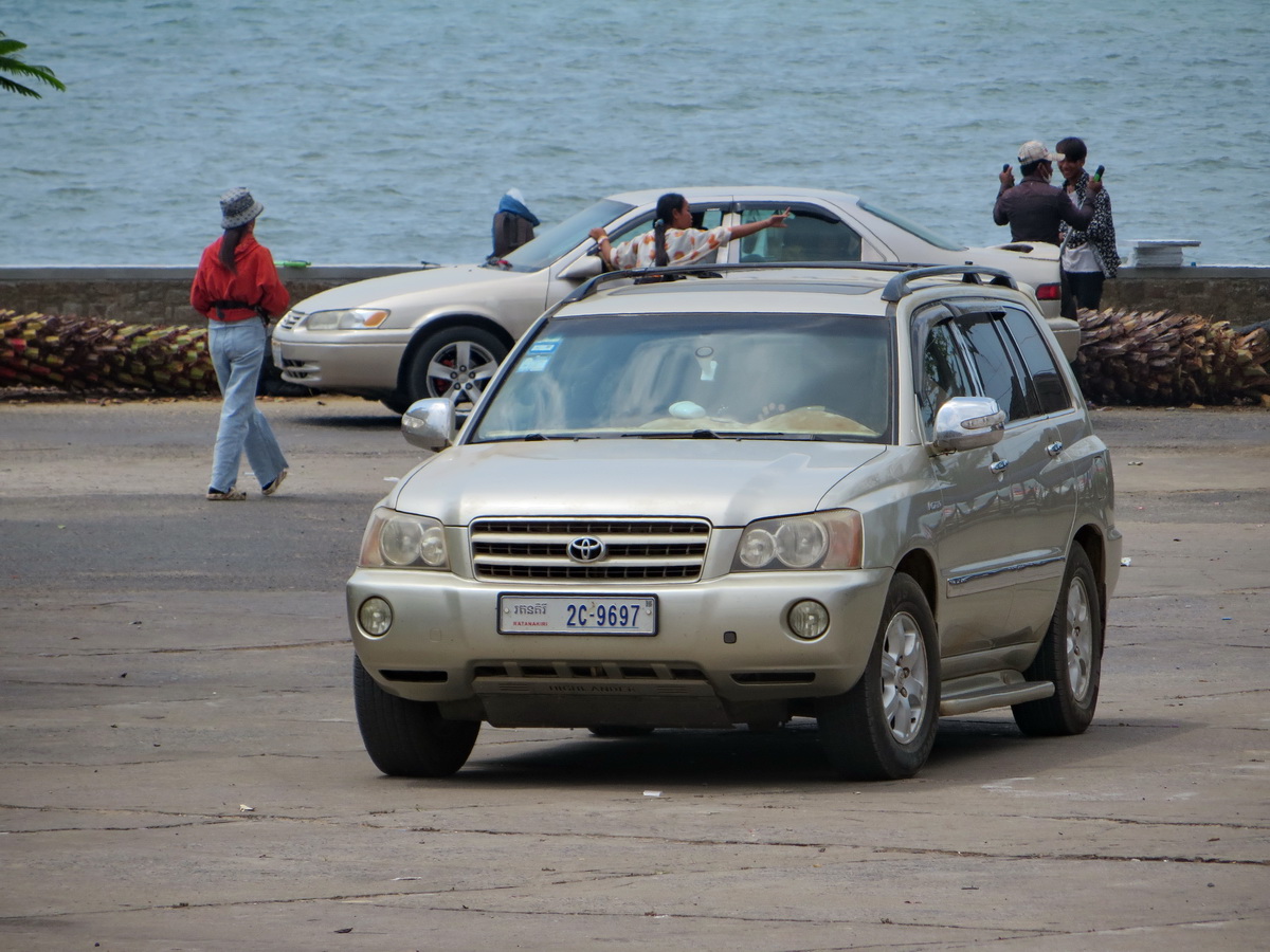 2C-9697, Toyota Highlander 1st gen (XU20), 2000–2007