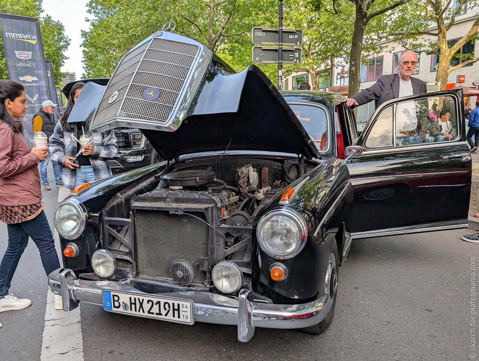 B HX 219H (04/10), Mercedes-Benz Type 219/220 219 Sedan (W105), 1956–1959