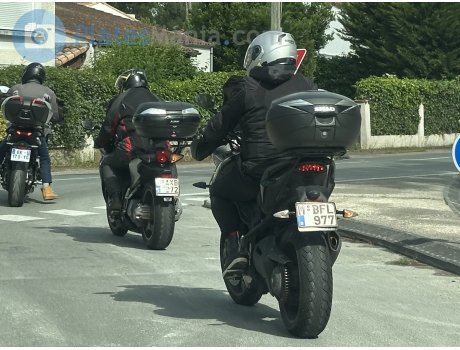 M-BFL-977, Triumph Motorcycles Tiger