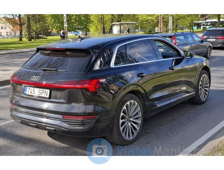 745 SPN, Audi Q8