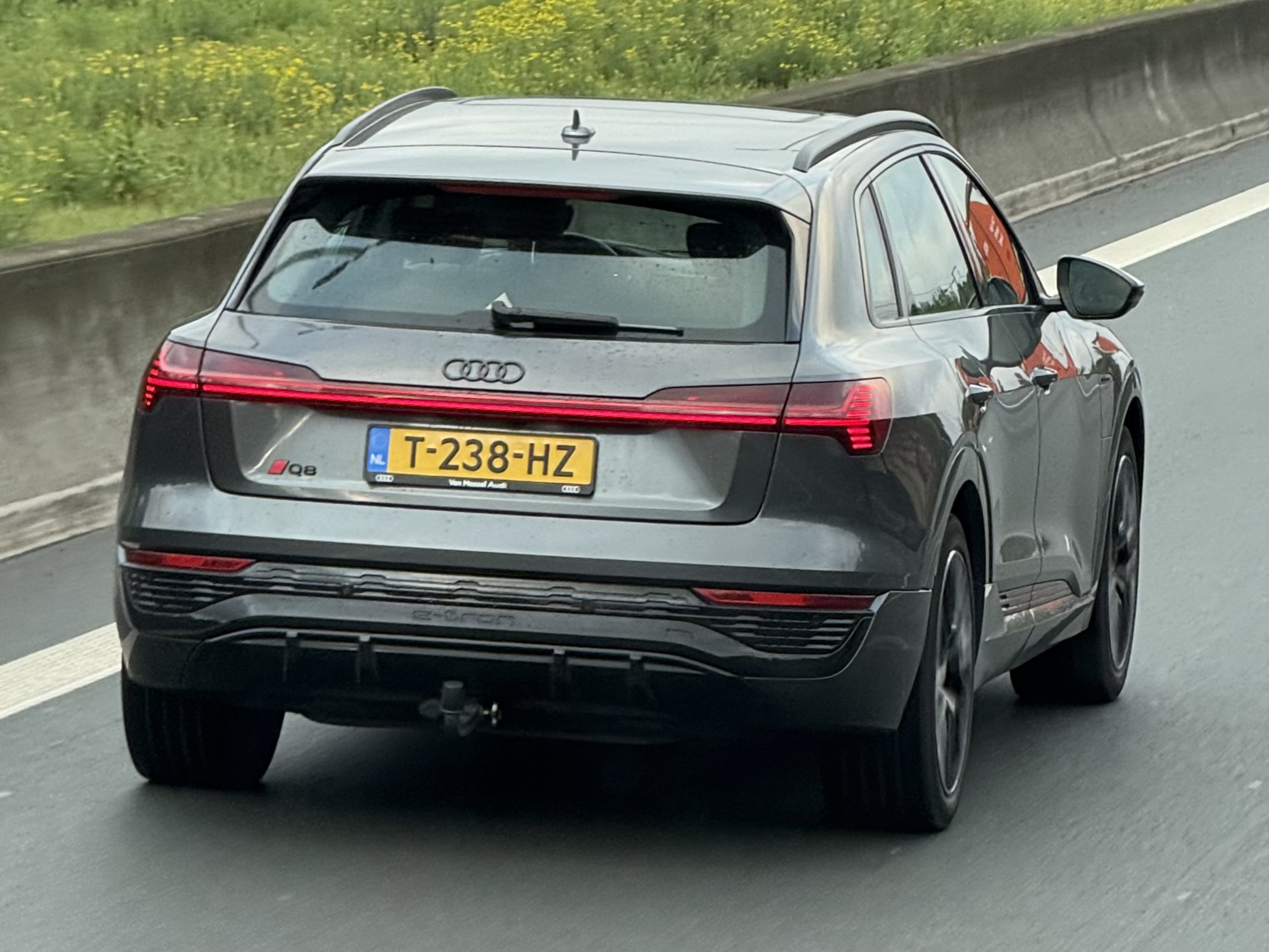 T-238-HZ, Audi Q8 1st gen e-tron SUV, facelift, 2022–2025