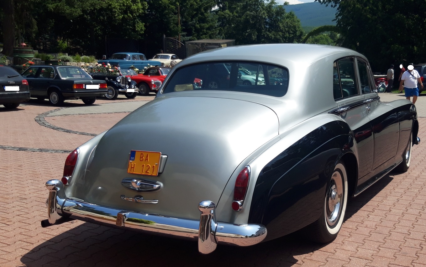 BA H 121, Rolls-Royce Silver Cloud 