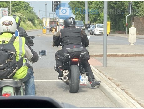 DIL P 104 (03/10), BMW R Series