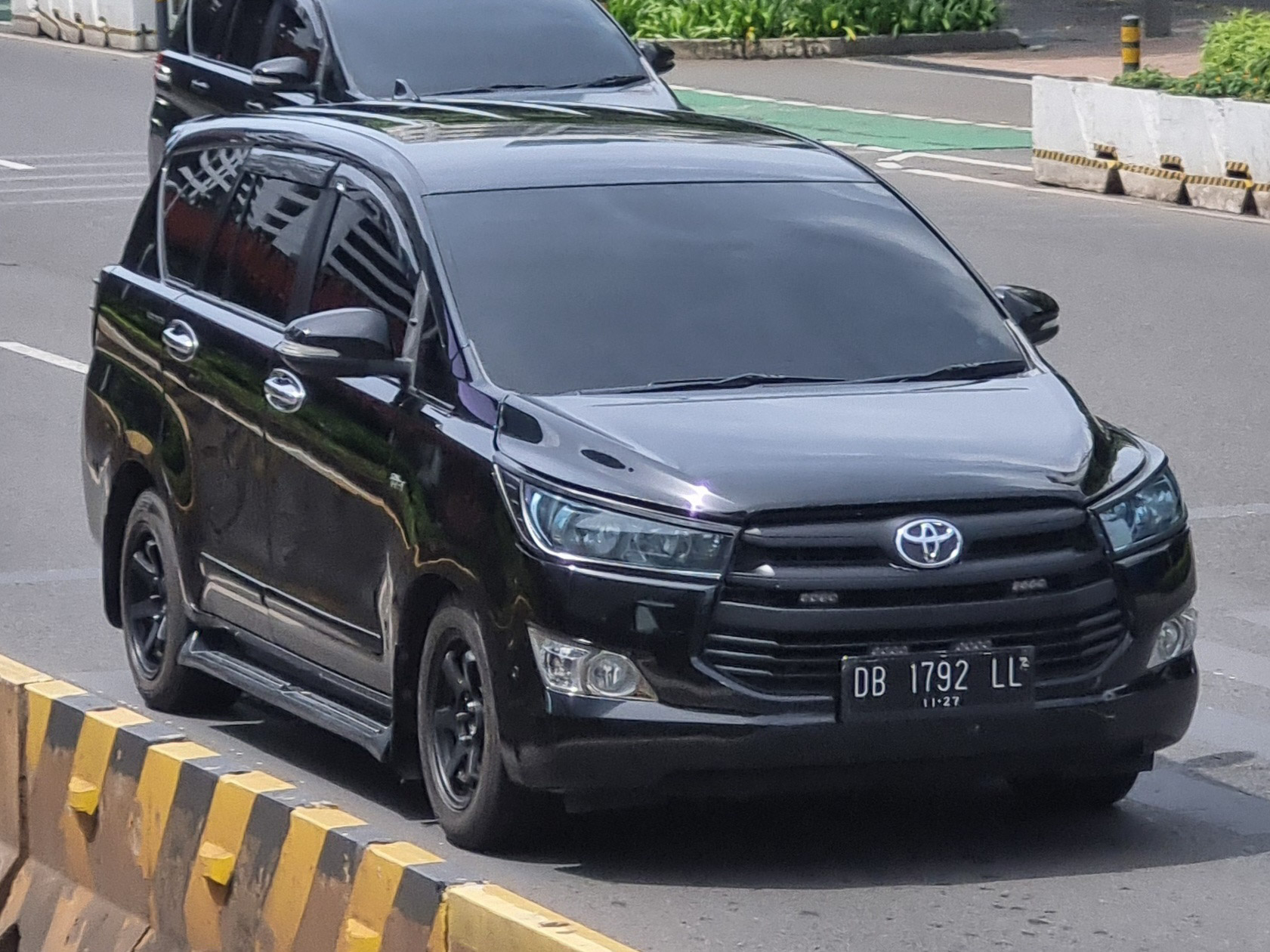 DB 1792 LL, Toyota Innova 2nd gen Kijang Innova (AN140), 2015–2022
