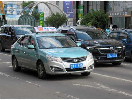 吉H·T1565, Hyundai Elantra