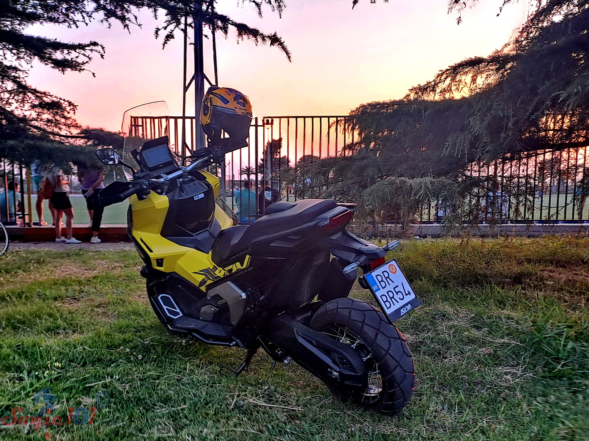 BR BR54, Honda X-ADV 