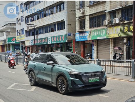 渝A·AB3239, Audi Q5