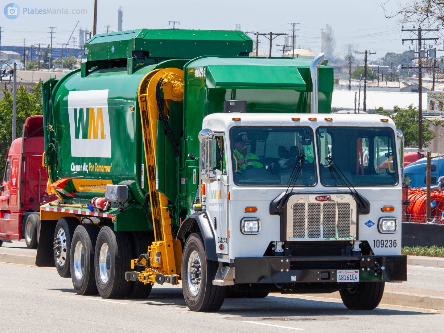 48161E4, Peterbilt 520 
