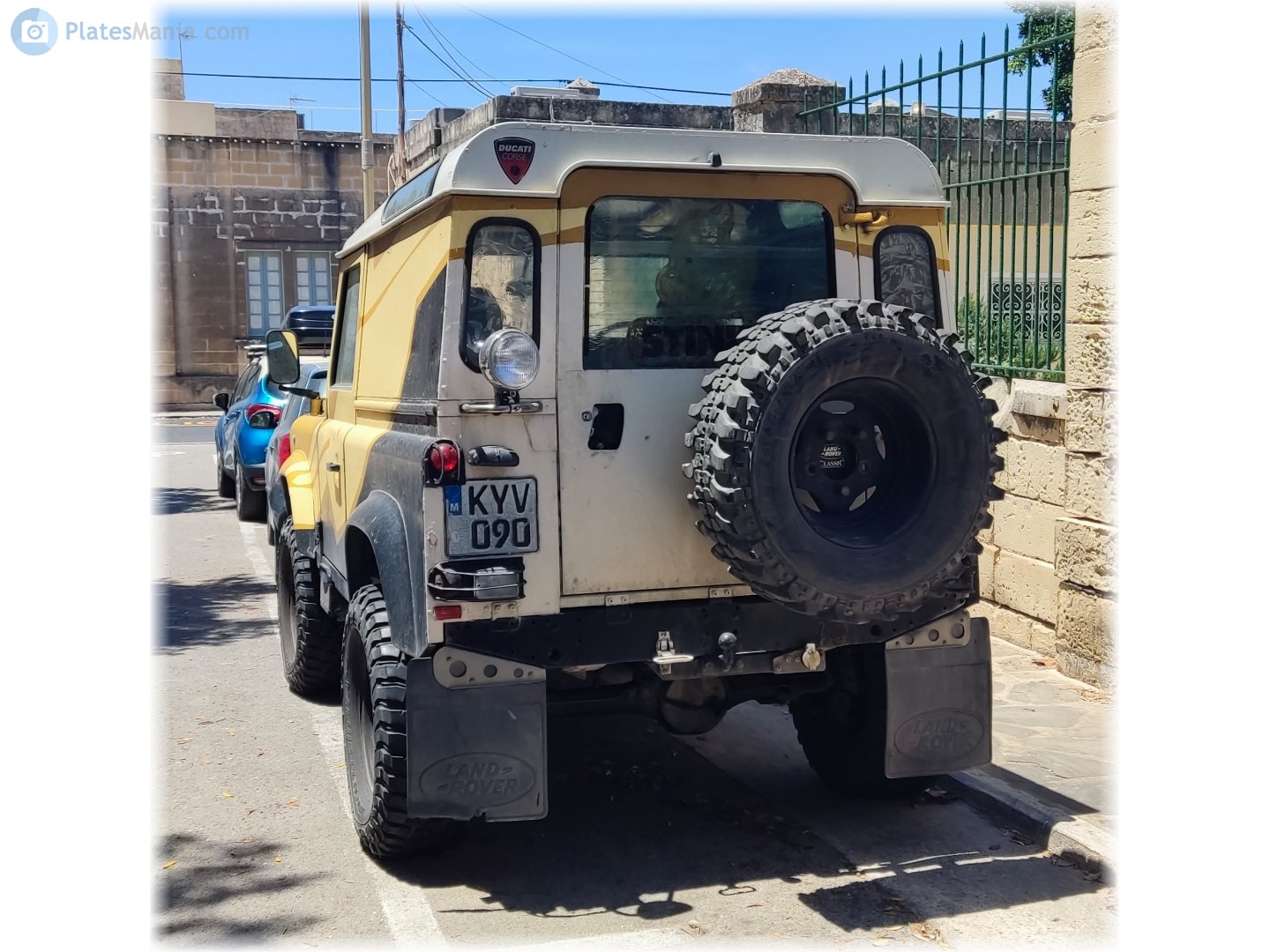 KYV 090, Land Rover Defender 