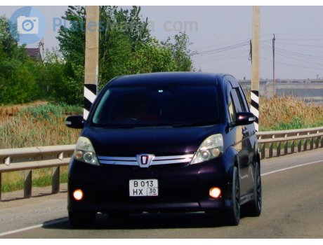 в013нх30, Toyota Isis