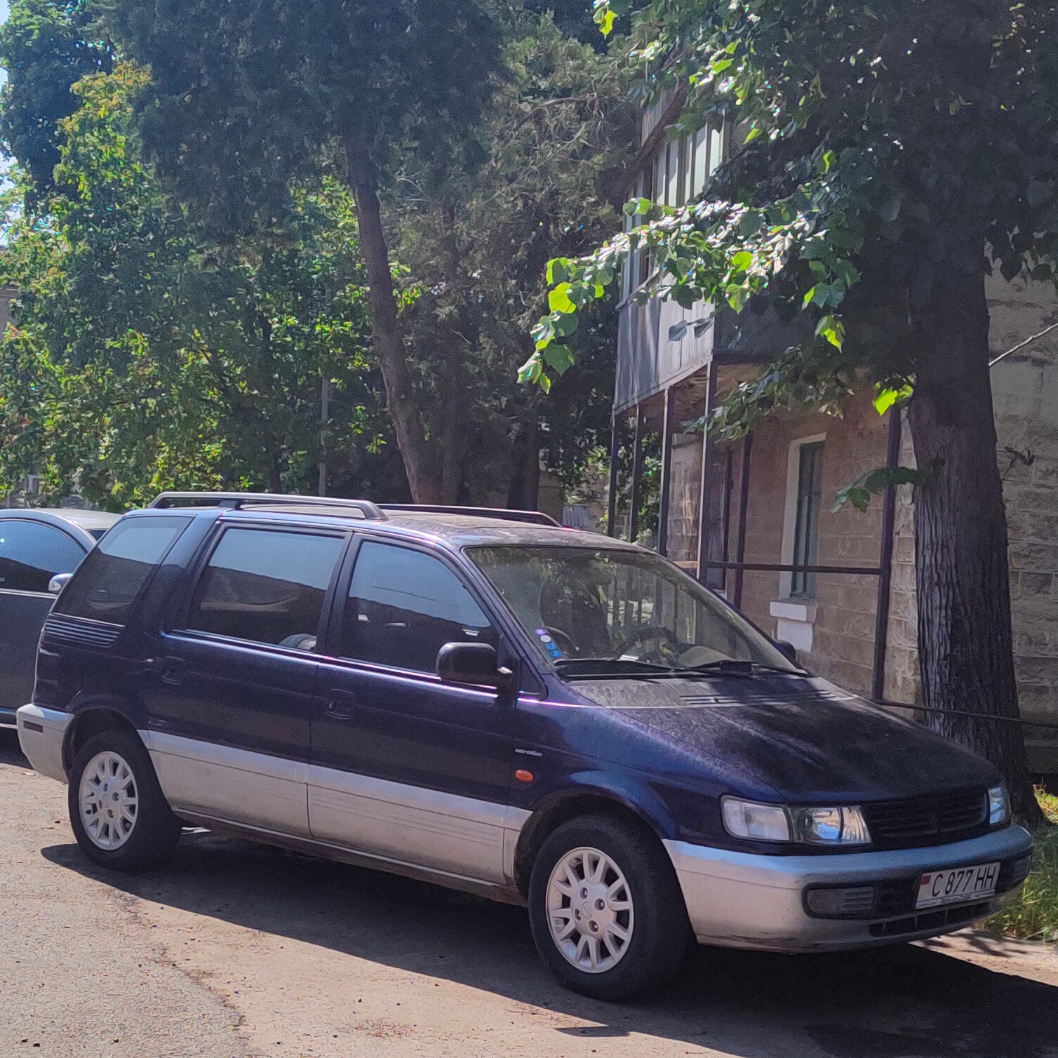 C 877 HH, Mitsubishi Space Wagon 2nd gen (N30/N40), 1991–1998