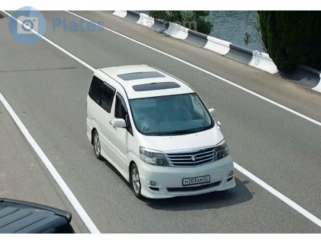 н203км, Toyota Alphard