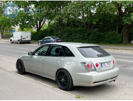 714 FHT, Lexus IS
