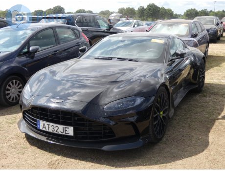 AT 32 JE, Aston Martin V12 Vantage