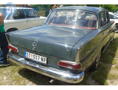 ST 037-NP, Mercedes-Benz E-Klasse