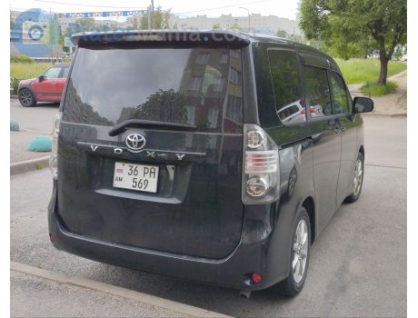 36 PH 569, Toyota Voxy