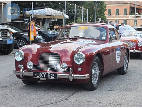 UXY 52, Aston Martin DB2/4