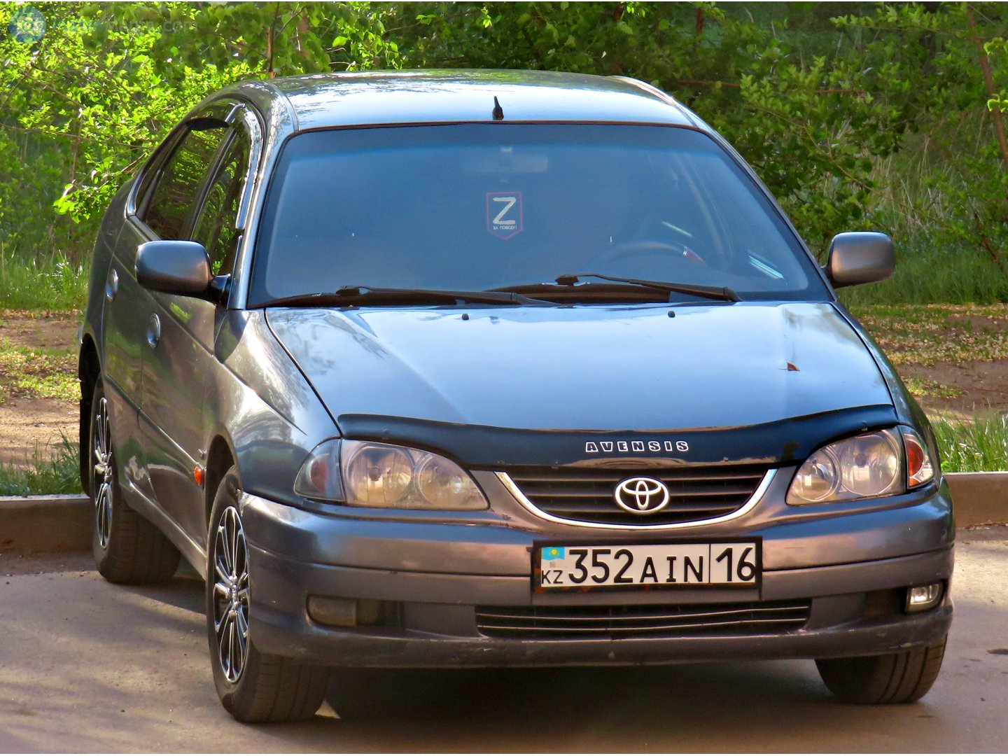 352 AIN 16, Toyota Avensis 1st gen Liftback (T220), 1997–2003