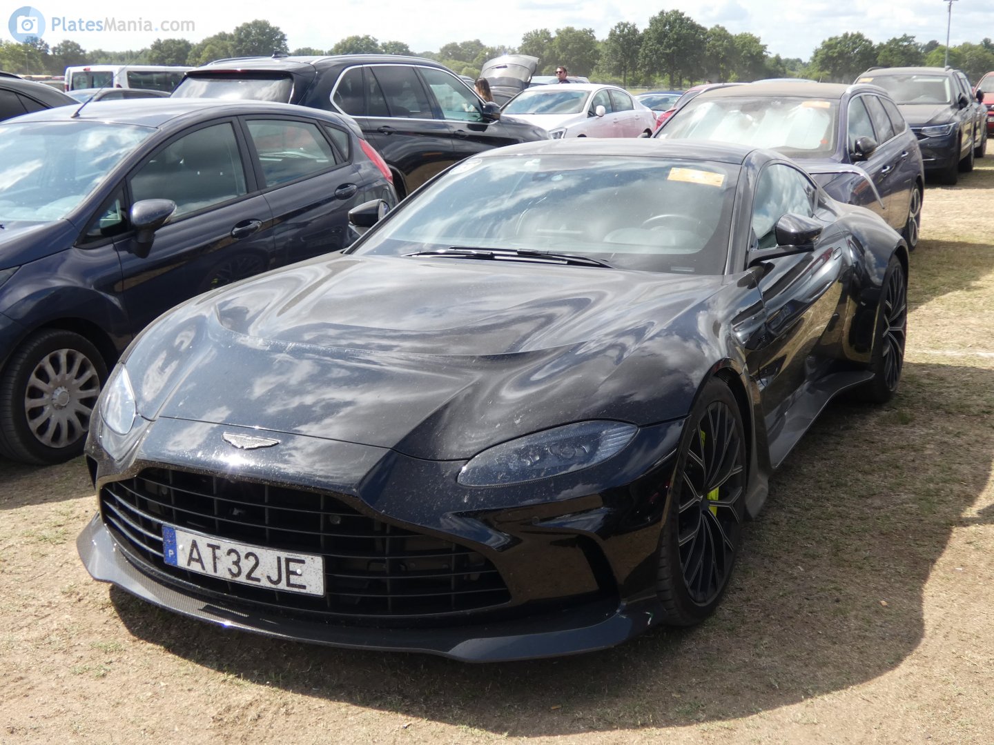 AT 32 JE, Aston Martin V12 Vantage 