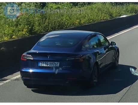 D TG 1976 E, Tesla Model 3