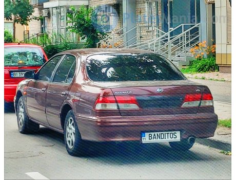 11 BANDITOS, Nissan Maxima