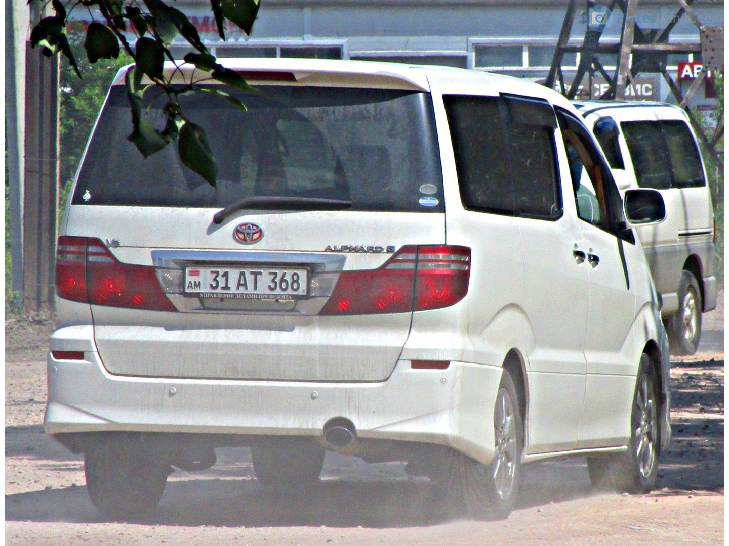 31 AT 368, Toyota Alphard 1st gen (G/V) (AH10), 2002–2008