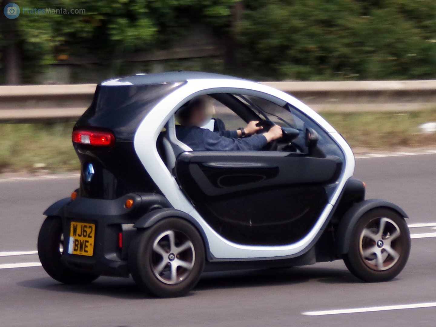 WJ62BWE, Renault Twizy Z.E. 1st gen Urban (M09e), 2012–2023