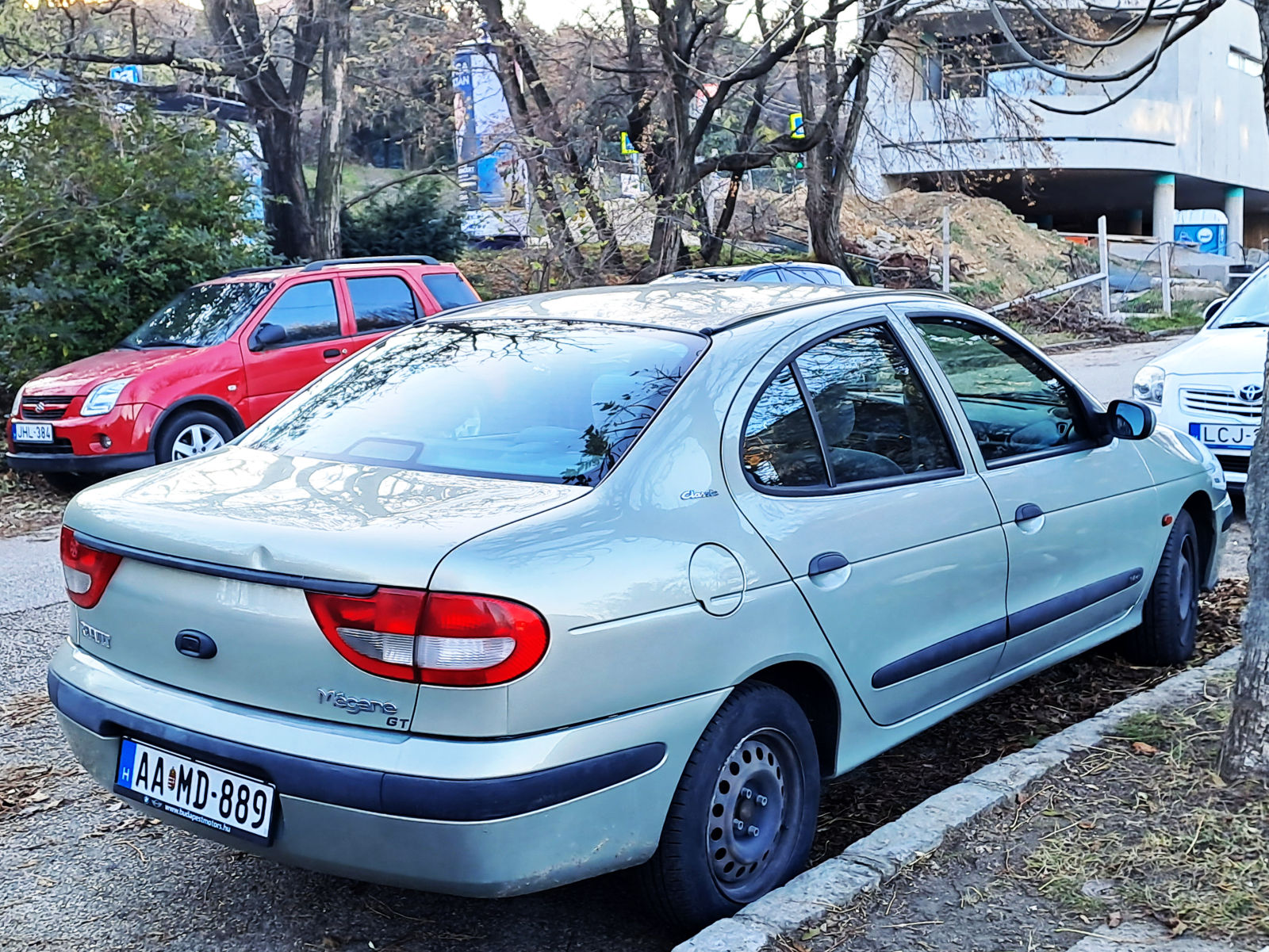 AA MD-889, Renault Mégane 1st gen Classic Sedan (L64), facelift, 1999–2003 (–2010 for LATAM-market)