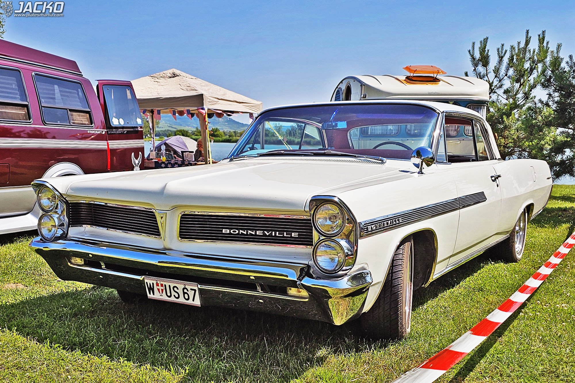 W US 67, Pontiac Bonneville 3rd gen 1963 2-door Hardtop (2847; B-body), 2nd facelift, 1962–1963