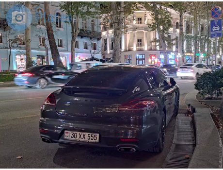30 XX 555, Porsche Panamera