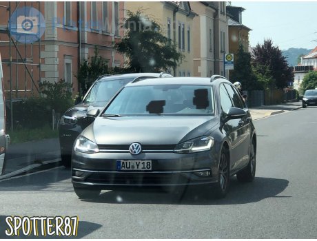 AU Y 18, Volkswagen Golf