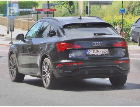 2-EJN-924, Audi Q5