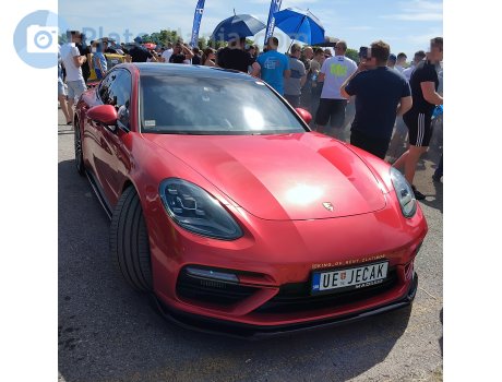 UE JEČAK, Porsche Panamera