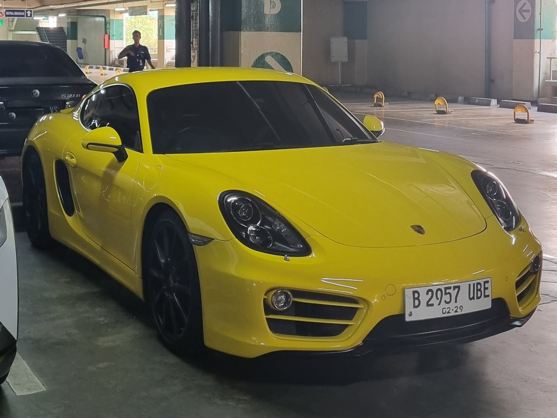 B 2957 UBE, Porsche Cayman 2nd gen (981C), 2013–2018