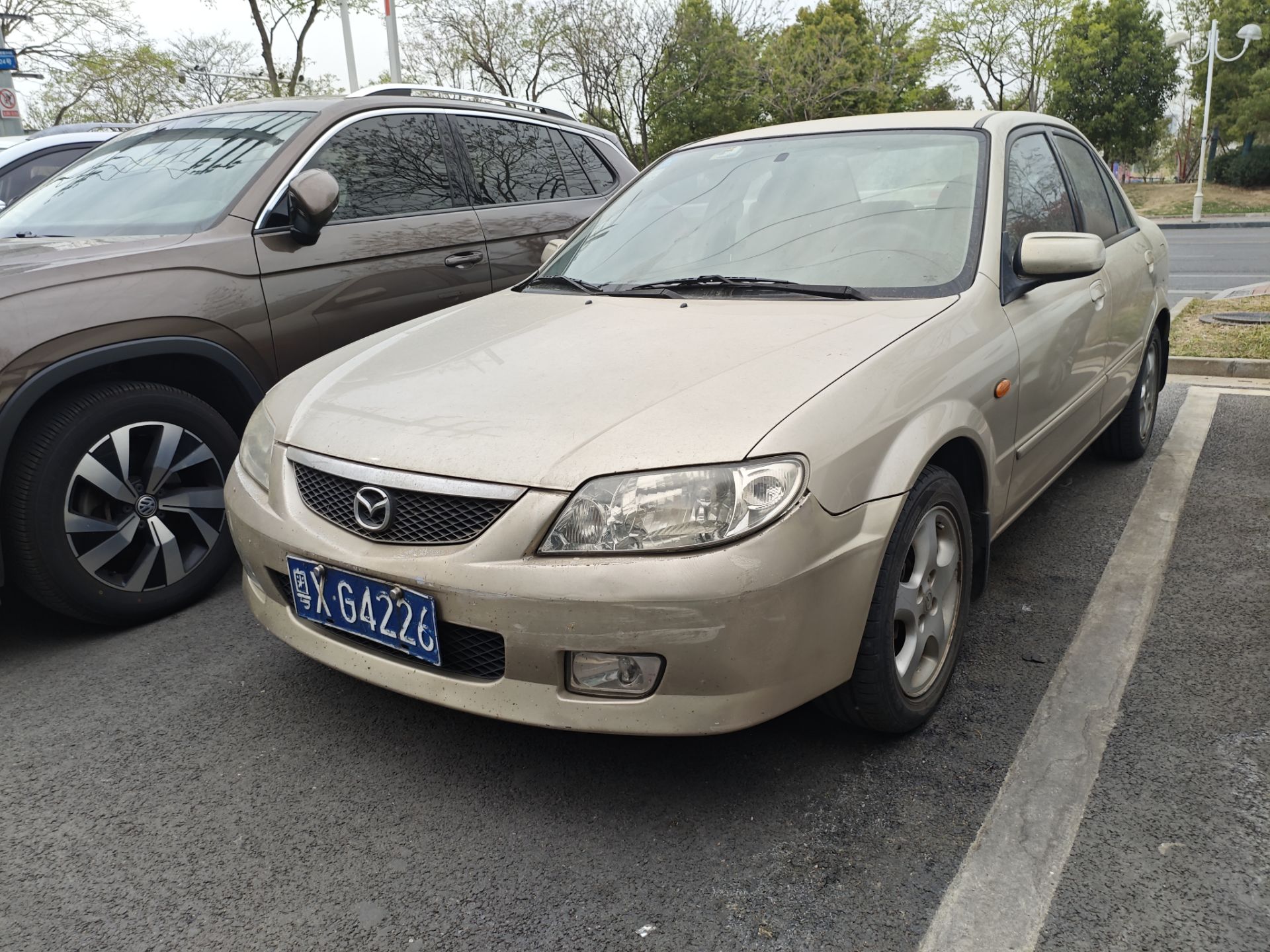 粤X·G4226, Mazda Familia 8th gen Sedan (BH), 1998–2003