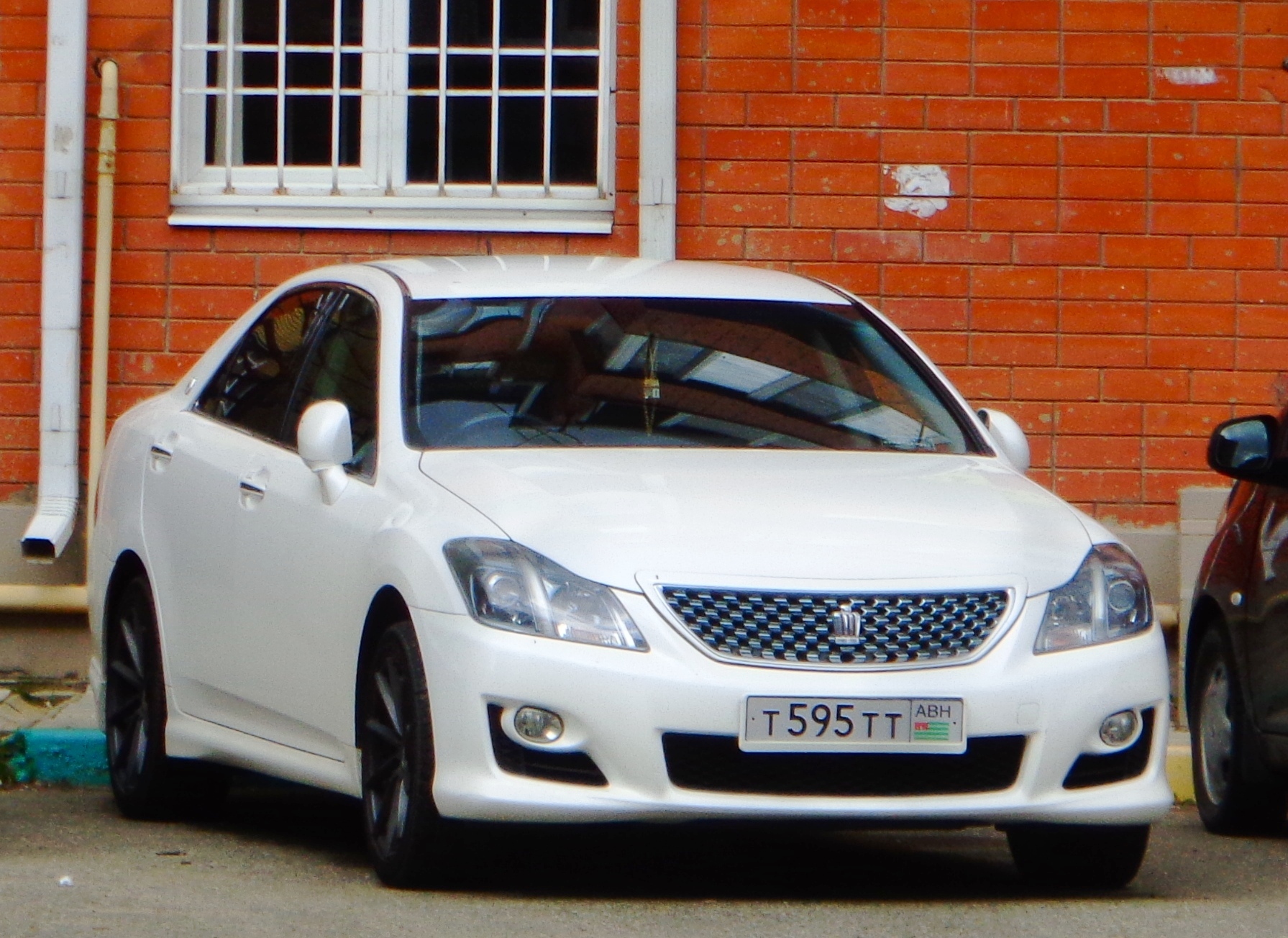 т 595 тт, Toyota Crown 13th gen (S200), 2008–2012  (­–2015 for CN-market)