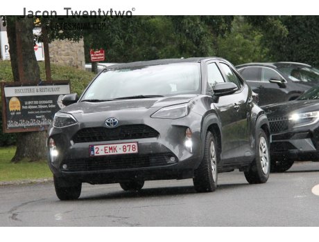 2-EMK-878, Toyota Yaris Cross