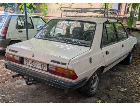 SK 561-EH, Peugeot 305