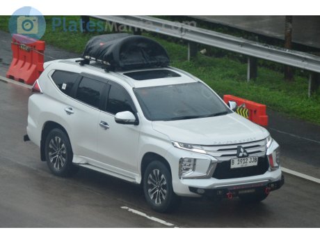B 1912 JJB, Mitsubishi Pajero Sport