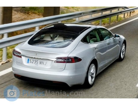 5235 MNJ, Tesla Model S