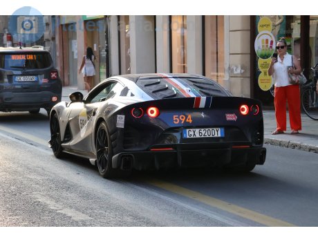 GX 620 DY, Ferrari 812