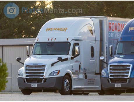 W33172, Freightliner Cascadia