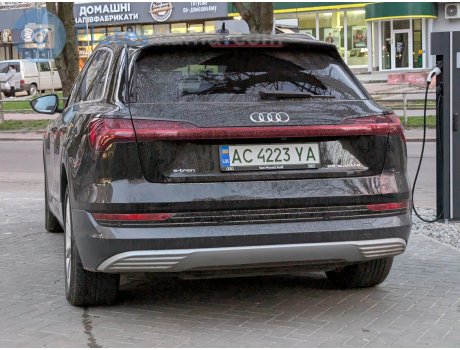 AC 4223 YA, Audi e-tron