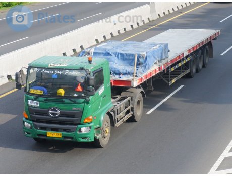 B 9520 UWW, Hino SG