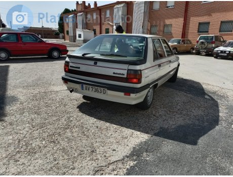 AV 7363 D, Renault 11