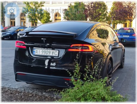 AI 9909 YC, Tesla Model X