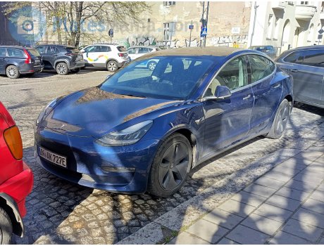 UN AK 727 E, Tesla Model 3