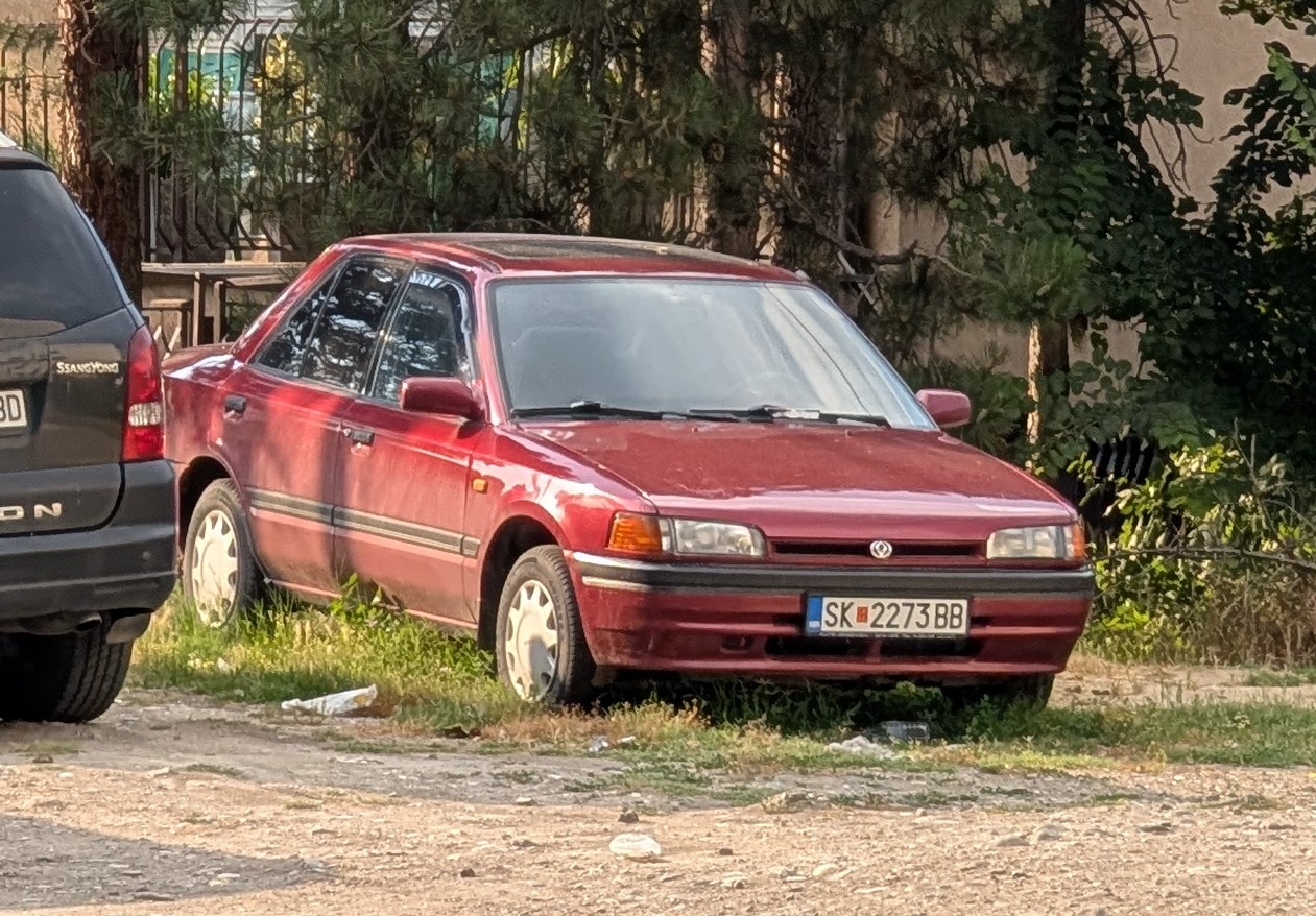 SK 2273 BB, Mazda 323 4th gen Sedan (BG), 1989–1994