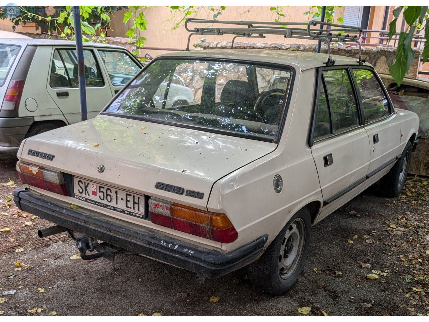 SK 561-EH, Peugeot 305 Sedan, 1977–1988