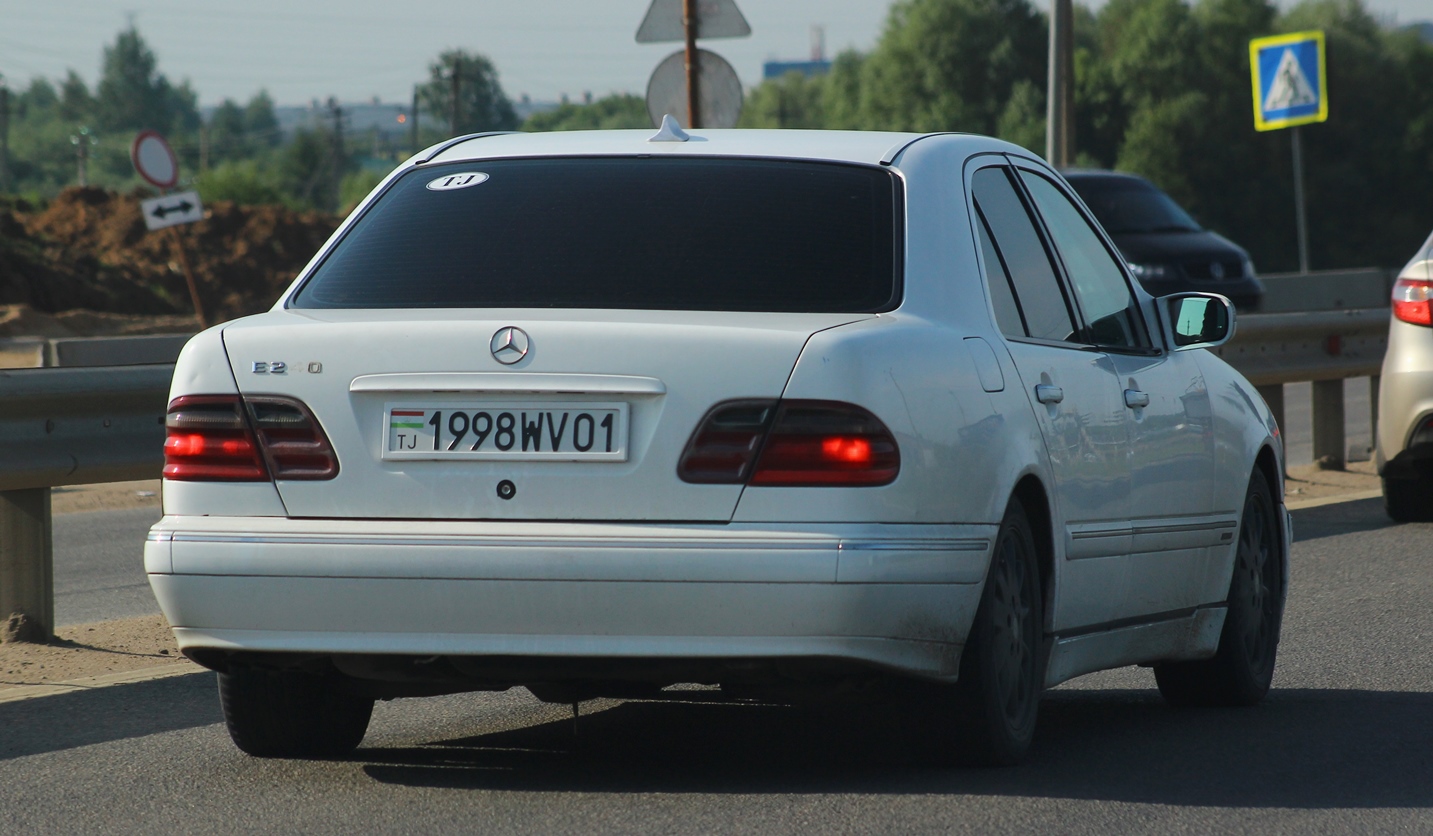 1998WV01, Mercedes-Benz E-Klasse 